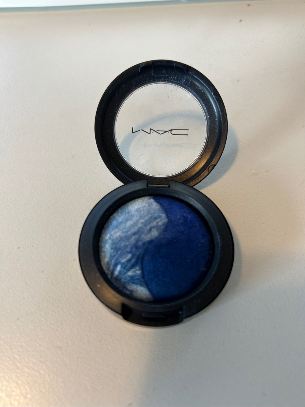 MAC Mineralize Eyeshadow in Love Cycle.